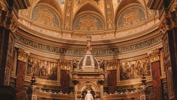 Pest Cultural and Food and Beverages Tour: Saint Stephen + Vaci Street + Central Market
