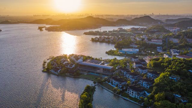 lawatan sehari Ningbo Zhejiang sewaan peribadi|Tasik Dongqian + Pulau Kecil Putuo Dongqian + Tarikan Pelancongan Liangzhu + Jalan Lama Nantang