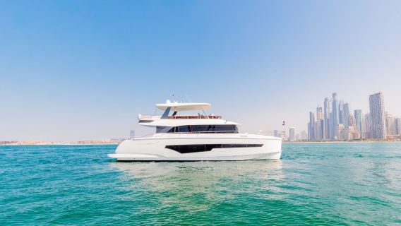 Alquiler de yates en Dubái: Visitas turísticas en yate en Dubái, Alquiler de yates de lujo, Pesca en el mar, Recorrido matutino, Recorrido romántico al atardecer y Diversas opciones de yates.