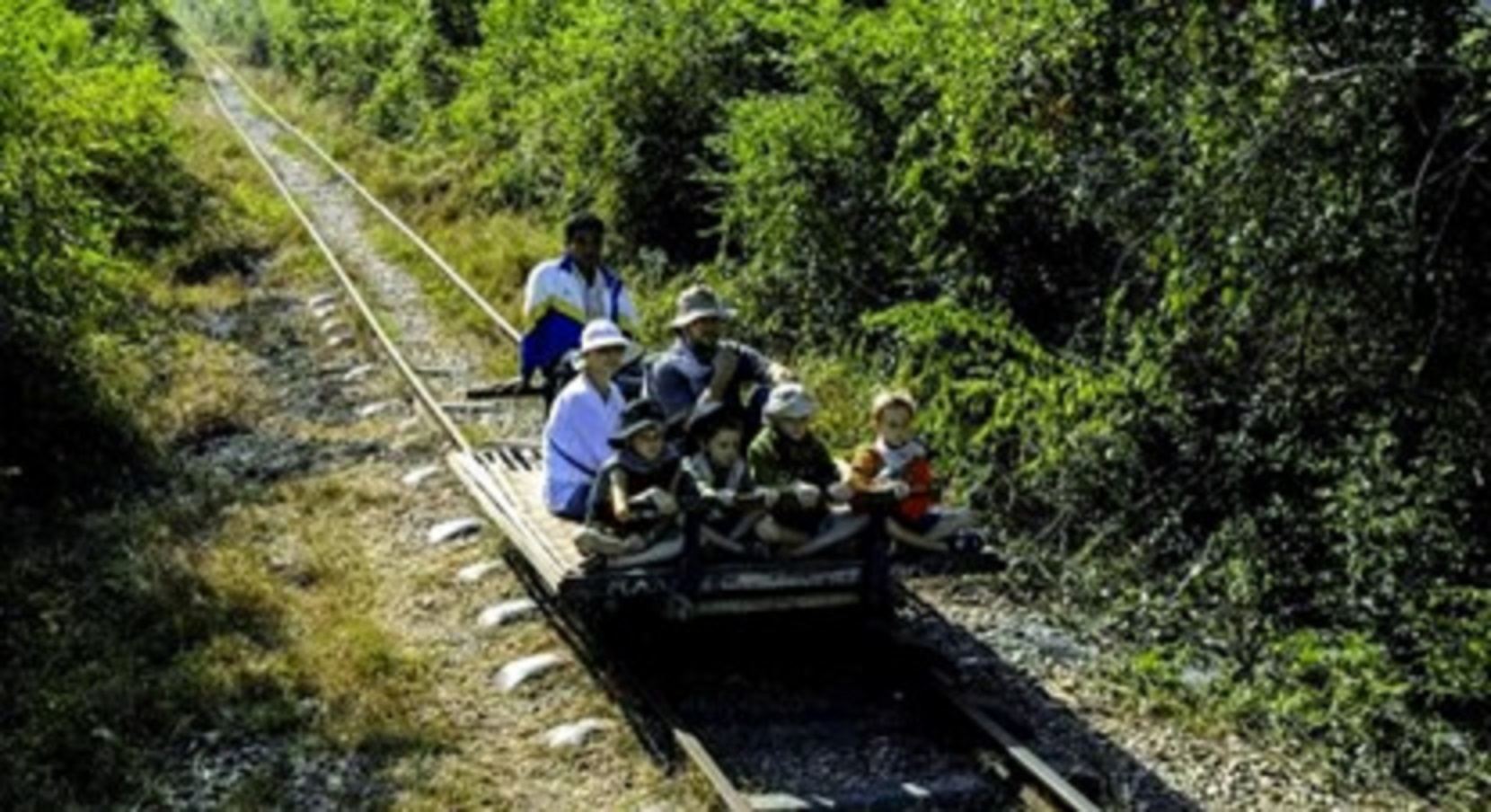 Battambang Bamboo Train and Bat Cave 1-day Tour (Optional Chinese-speaking Guide)
