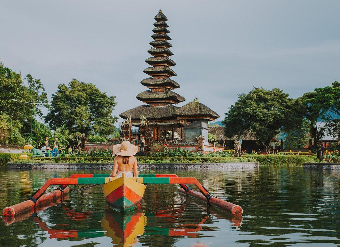 Bali Nature & Wellness Tour: Ulun Danu, Twin Lakes & Toya Devasya