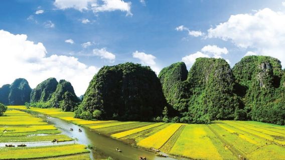 Perjalanan Sehari ke Ninh Binh dengan Transfer, Makan Siang, Tiket, dan Bersepeda
