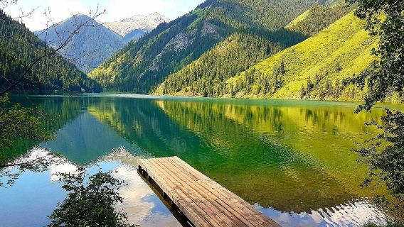 perjalanan satu hari Danau Almaty Kolsay + Ngarai Charyn dalam Bahasa Mandarin