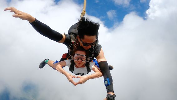 西安旅拍【【陝西西安跳傘，高空跳傘+攝影服務】】