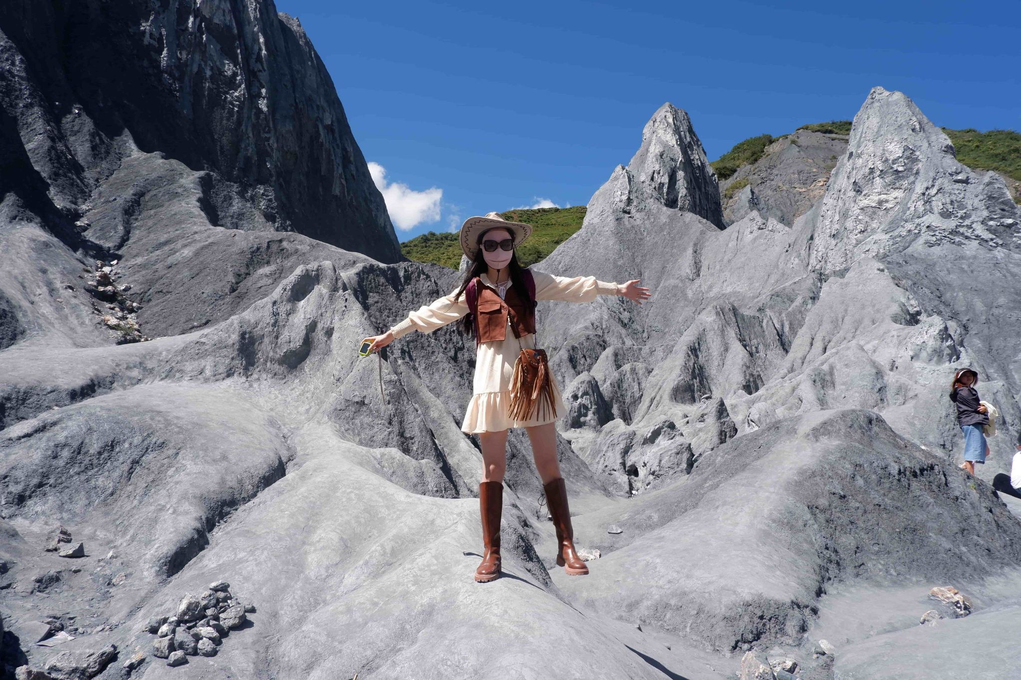 Travel photo shoot in Daofu[Moshi Park/Yala Snow Mountain aerial photography services with multilingual translation and local photographer guides]