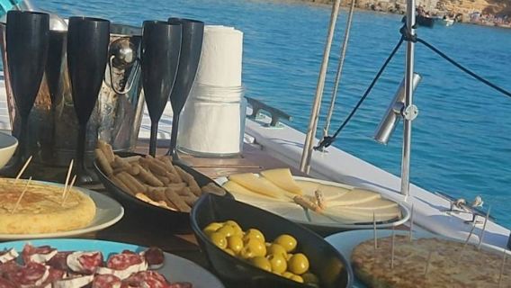 Ibiza: Perjalanan Bot dengan Bot Pisang, Makanan & Bar Terbuka Premium