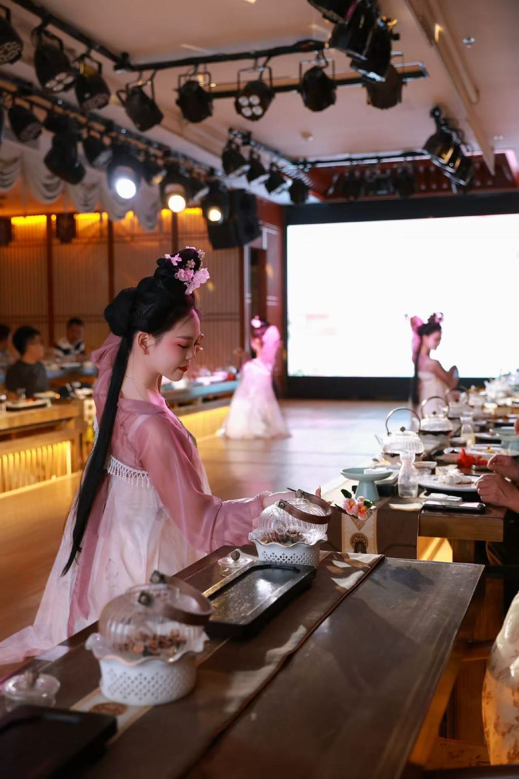 [หยางโจว งานเลี้ยงหรูสไตล์วัง] ประสบการณ์สมจริงงานเลี้ยงสุดอลังการที่หยางโจว มณฑลเจียงซู|งานเลี้ยงสี่ความสุขหรูหรา · เลือกระหว่างงานเลี้ยงกลางวันหรือเย็น