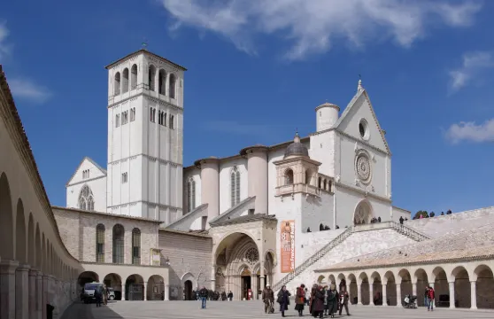 聖方濟各大教堂+米諾瓦神廟+馬焦雷古堡【包車專線I行程調整】