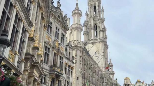 比利時布魯塞爾市政廳-比利時漫畫中心-中文包車私享行