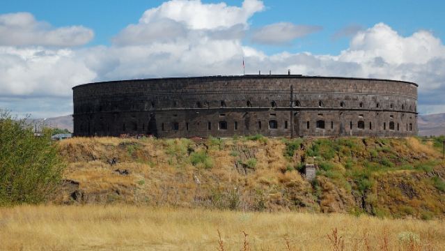 Private Charter Day Tour to Black Fortress + Titozian Urban Life Museum in Armenia