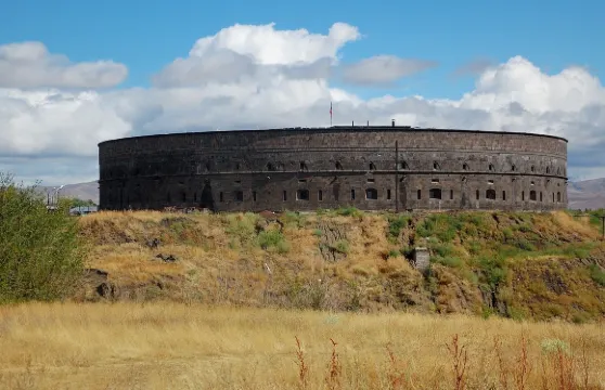 亞美尼亞黑色堡壘+季托茲揚城市生活博物館包車一日遊
