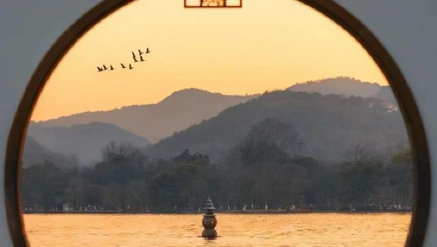 Hangzhou, China - Multilingual Services (English, Japanese, Korean, French, Russian, etc.) | Guide | Local Companion | Walking Tours | Translation - Contact Customer Support for Inquiries