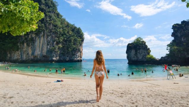 Krabi: Experiência na Ilha Hong em Lancha com Almoço