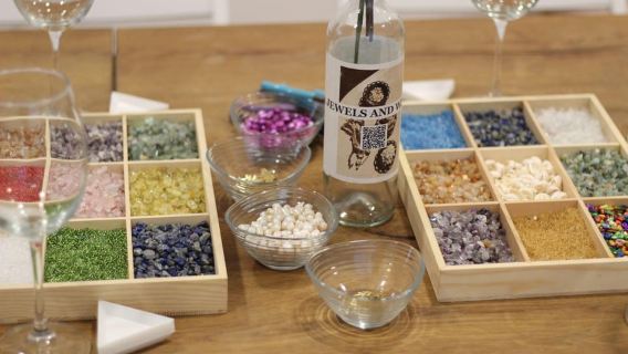 Jewelry workshop and unlimited wine in Madrid