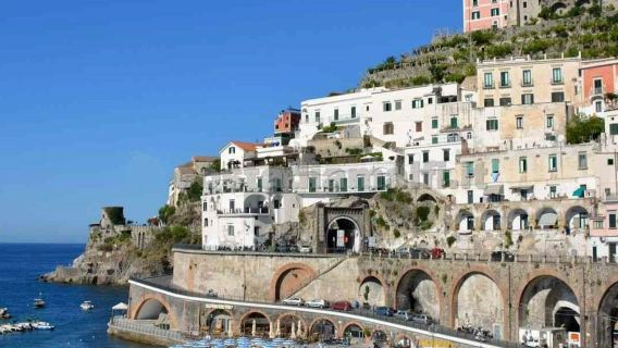 Costiera Amalfitana e Sorrento: trasporto andata e ritorno da Napoli