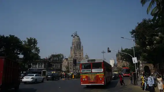 Private Tour in Mumbai Slum with Sightseeing