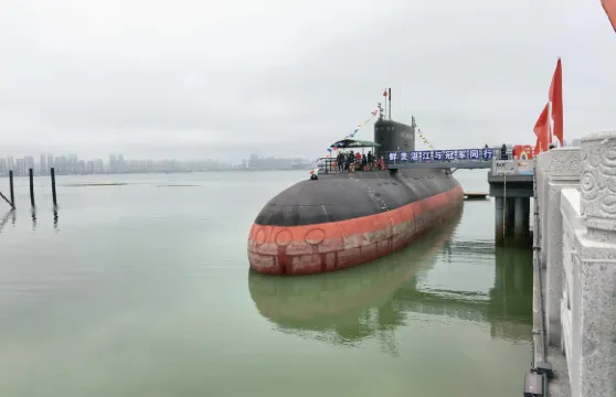 湛江軍事文化博覽園+紅嘴鷗遊船+赤坎老街一日遊-可中英文服務