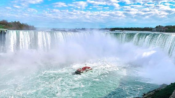 4-Hour Niagara Falls Boat Tour, Maple & Chocolate Tastings