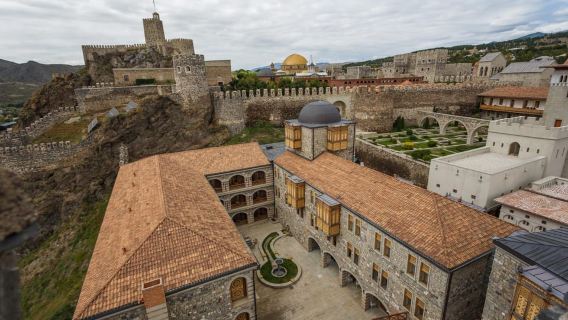 Borjomi, Rabati y Vardzia: viaje organizado de un día desde Kutaisi