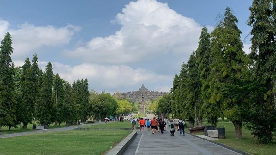 Yogyakarta: Borobudur Temple Tour with Hotel Pickup