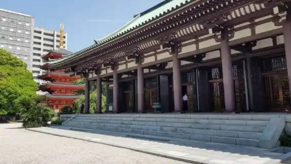 Fukuoka: Hakozaki Shrine, Tocho-ji Temple, & Ohori Park Tour