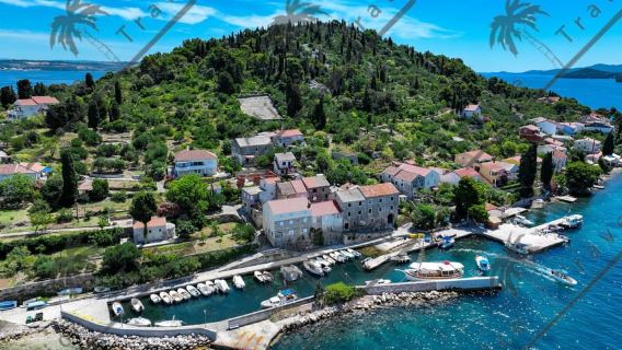 Zadar: Island-Hopping Blue Lagoon Boat Tour with Drink