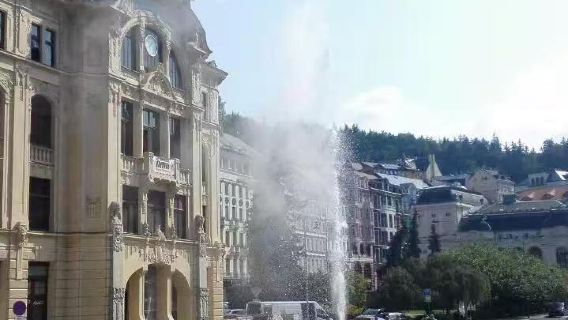 捷克卡羅維發利+捷克魯姆洛夫小鎮一日遊