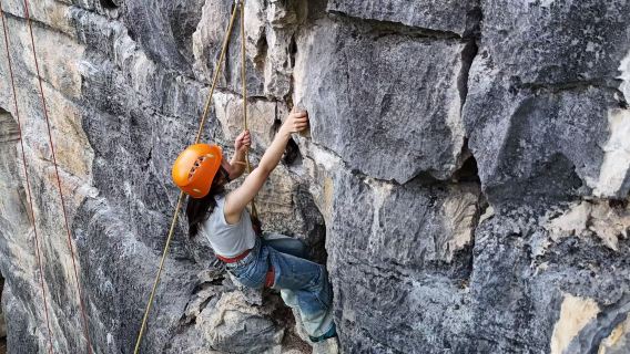 In-depth Outdoor Climbing Experience (Half Day)|Unlimited routes)