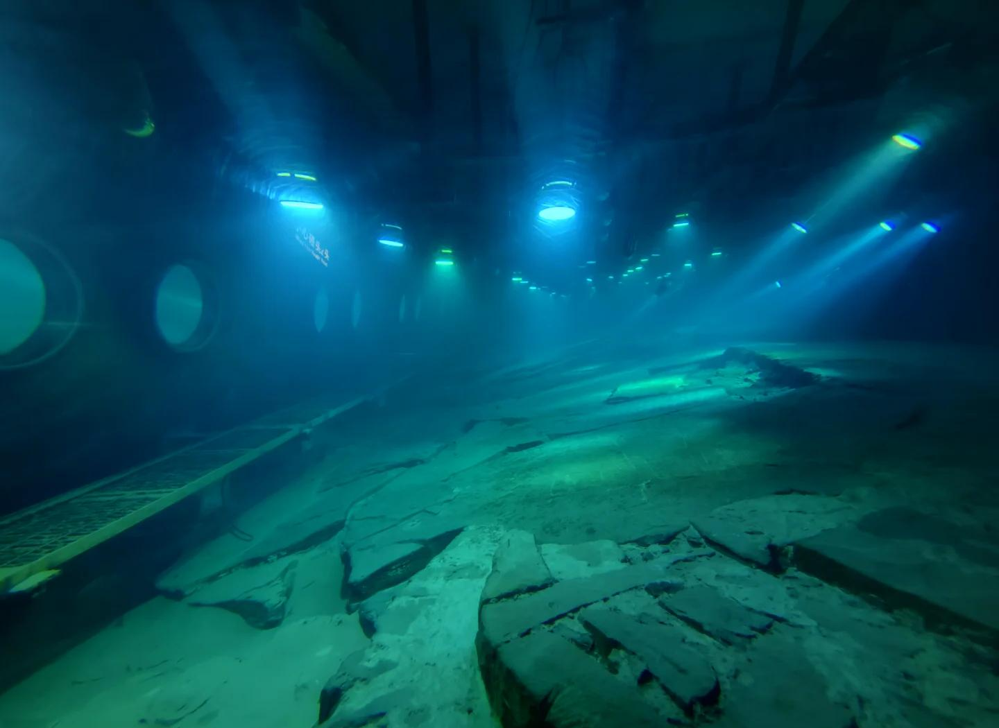 Tour privato del Ponte Naturale dei Tre Ponti di Wulong + Museo Sottomarino Baiheliang