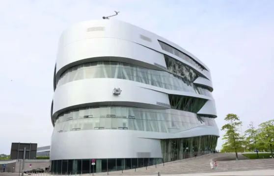 斯圖加特梅賽德斯-奔馳博物館+金茨堡樂高樂園一日遊