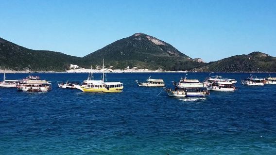 Arraial do Cabo: Guided Boat Tour + Roundtrip Transfer + Lunch