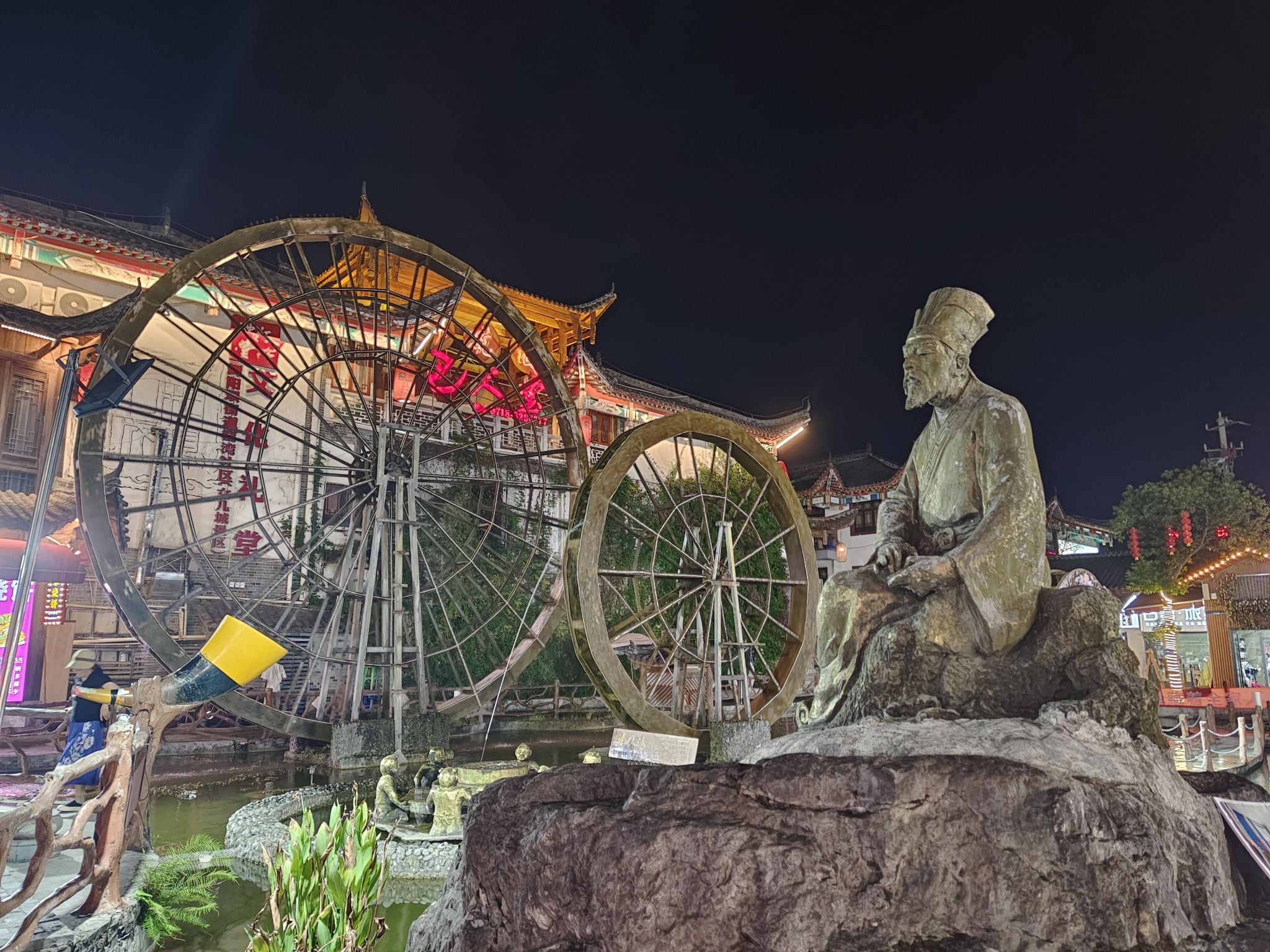 Tour di un giorno alla Città del Tusi di Enshi, alla Città delle Figlie e al Museo dell'etnia Tujia in Hubei con servizio in cinese e inglese