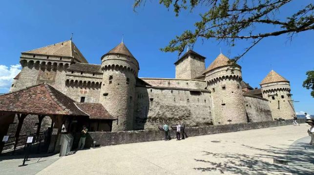 日內瓦-西庸-蒙特勒聖誕村-大叉子-卓別林雕像-拉沃