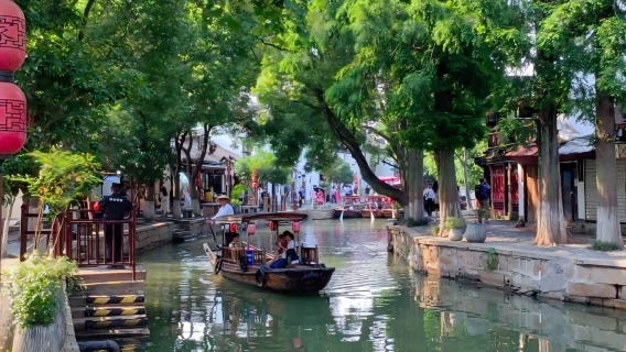 Eatwith ช่วงเวลาแห่งการแบ่งปัน - เซี่ยงไฮ้ - คู่รักเซี่ยงไฮ้บริการรถรับส่งส่วนตัว! พาคุณเที่ยวเมืองเก่าจูเจียเจียวอย่างสบายๆ และลิ้มรสอาหารท้องถิ่นแท้ๆ ของเมืองเก่า!