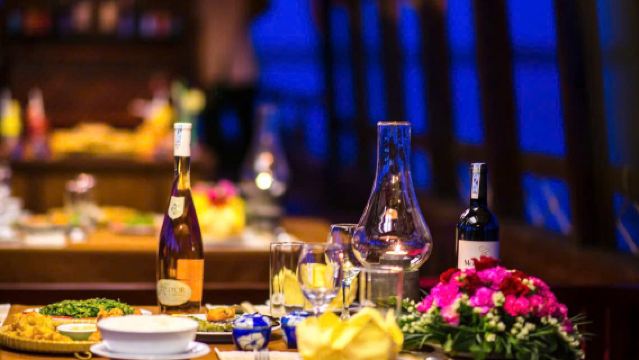 ล่องเรือทานอาหารเย็นชมวิวแม่น้ำโขงเก่าแก่บนแม่น้ำเฮาในเกิ่นเทอ