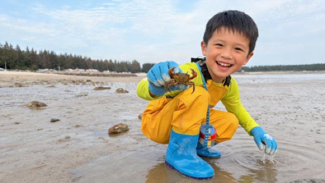 Pengalaman unik seperti menangkap hasil laut di kawasan paya Pingtan (termasuk menangkap hasil laut, menarik jaring, memancing sotong pada waktu malam, pelayaran dengan bot laju, memancing laut, motoski dan pelbagai pakej lain yang boleh dipilih). Disyorkan untuk pasangan, kawan rapat dan keluarga di Fuzhou.