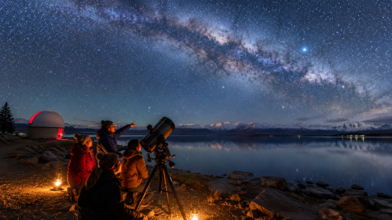 Obserwacja Drogi Mlecznej w Tekapo · Usługi Kempingowe[Obserwacja gwiazd na Mount John/Mount Cowan w Tekapo, Nowa Zelandia / Obserwacja gwiazd z kameleonem]