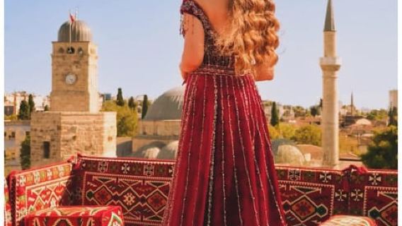 Antalya: Rooftop Photoshoot with Flying Dresses