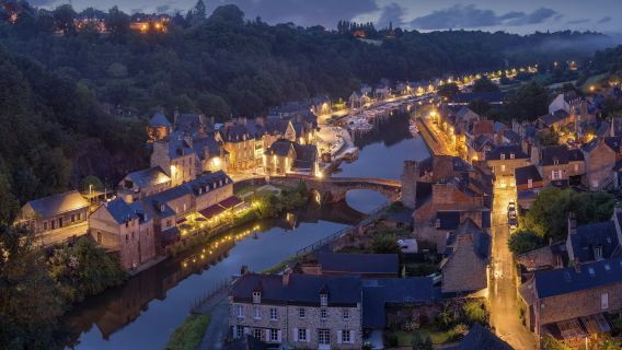 Chaville Audio Tour: Echoes of Elegance and Sacred Streets