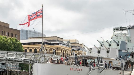Londra: tour guidato a piedi di 3 ore a Westminster + ingresso alla HMS Belfast
