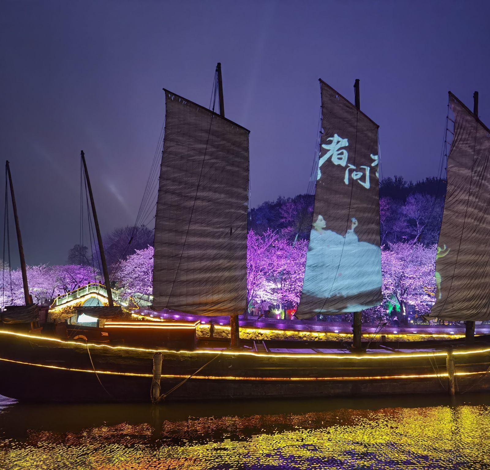 Wuxi Museum + Tai Hu Yuantouzhu Scenic Spot + Nanchang Street|Custom Private Charter Day Tour [Chinese, English, Russian, French, German, Spanish]