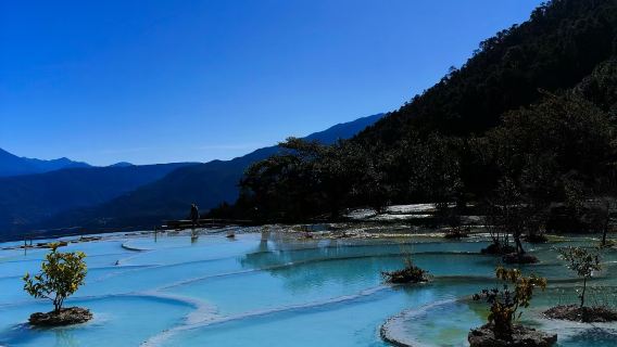 香格里ラ虎跳峡+白水台ワンデーツアー【8人以内少人数ツアー+観光エリア入場チケット込み】