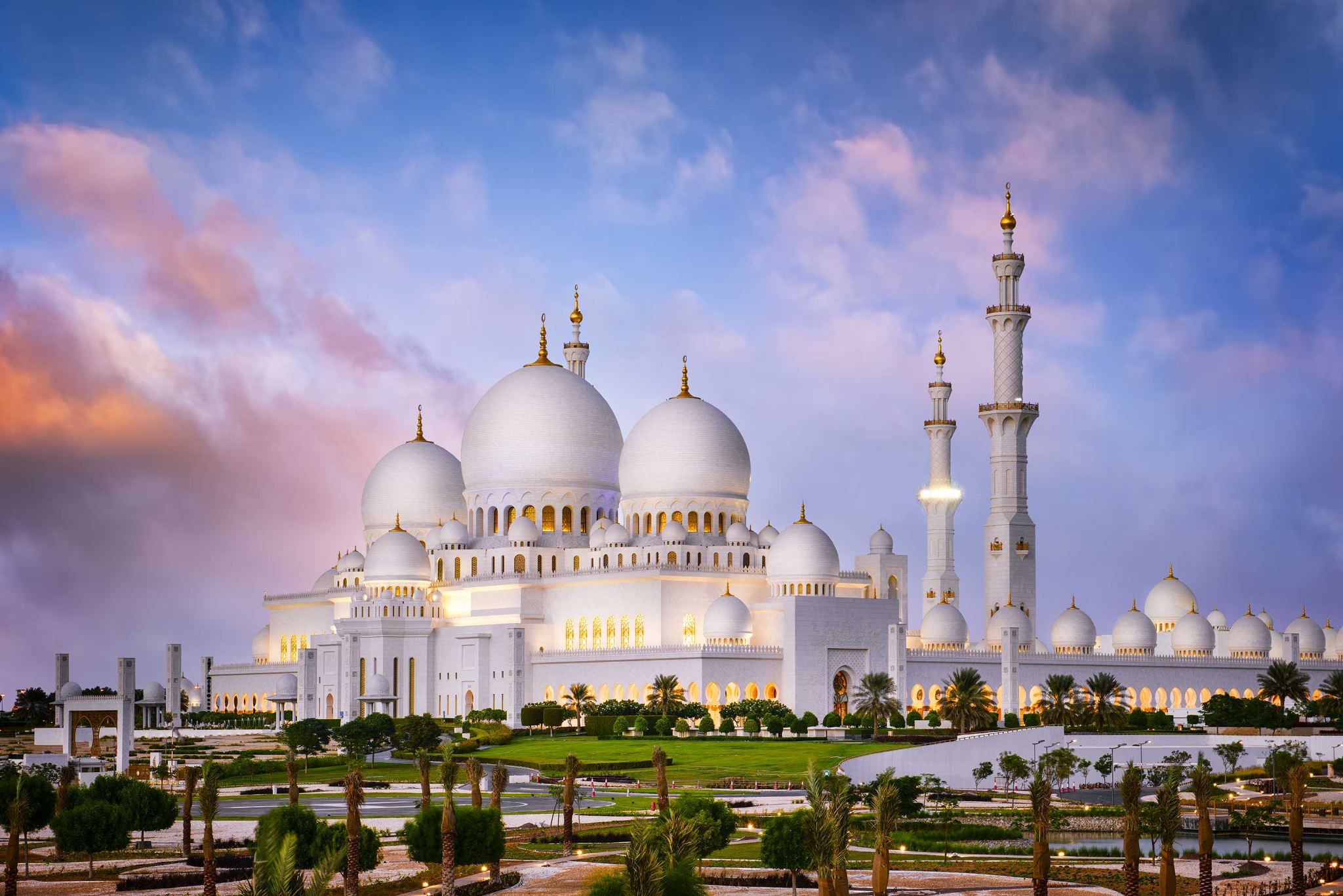 Abu Dhabi city tour with Grand Mosque, Qasr Al Watan and Louvre museum Visit