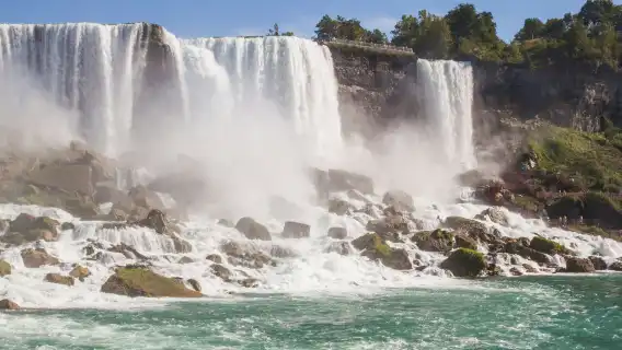 Niagara Falls (Canada): Guided Tour + Boat Cruise + Roundtrip Transport