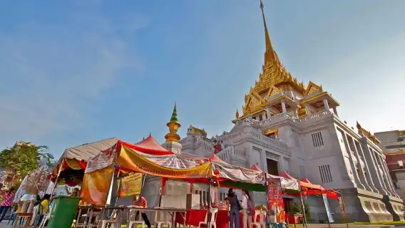 พระพุทธรูปทองคำ, พระพุทธไสยาสน์ และวัดหินอ่อน