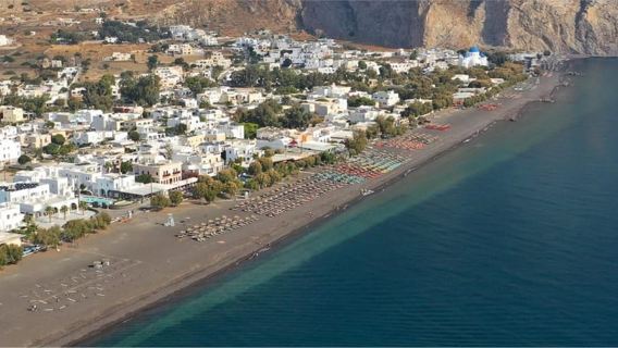 Santorini: Red Beach, Black Sand Beach w/ Lunch and Sunbeds