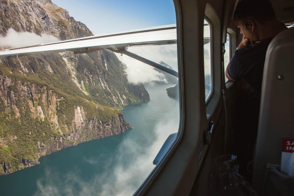 Da Queenstown: gita di un giorno a Milford Sound con crociera e volo