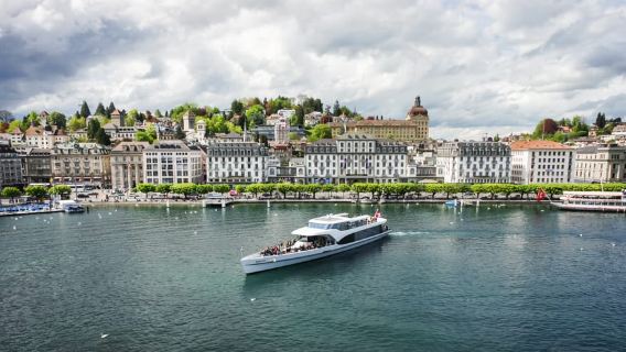 Luzern: 1-stündige Kreuzfahrt auf einer Panoramayacht