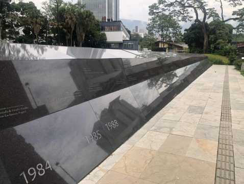 麥德林：巴勃羅與毒品交易世界（最多4人）