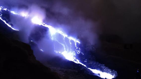 Banyuwangi : Mt Ijen Hiking & Panoramic Lake Guided Tour